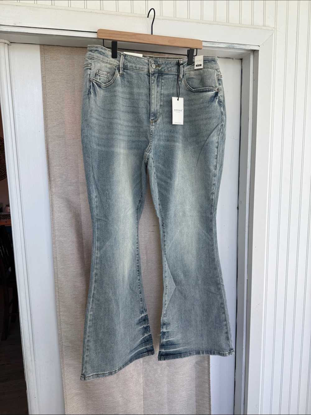 Judy Blue Los Angeles Mid Rise Flare Fit Jeans